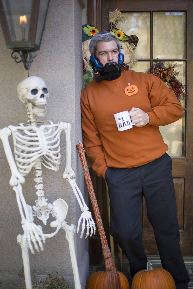 Illustration for article titled Soldier 76 Makes It A Very Dad Halloween